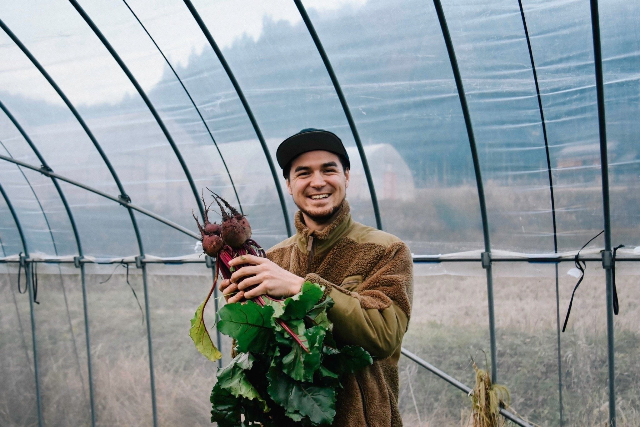 私たちの取り扱うビーツは、私たちが畑を訪れ、生産者とお話をして、契約栽培で作っています。『国産』『農薬不使用』を大切に、食べやすさ、安全性、そして何よりも美味しさにこだわった商品を提供いたします。