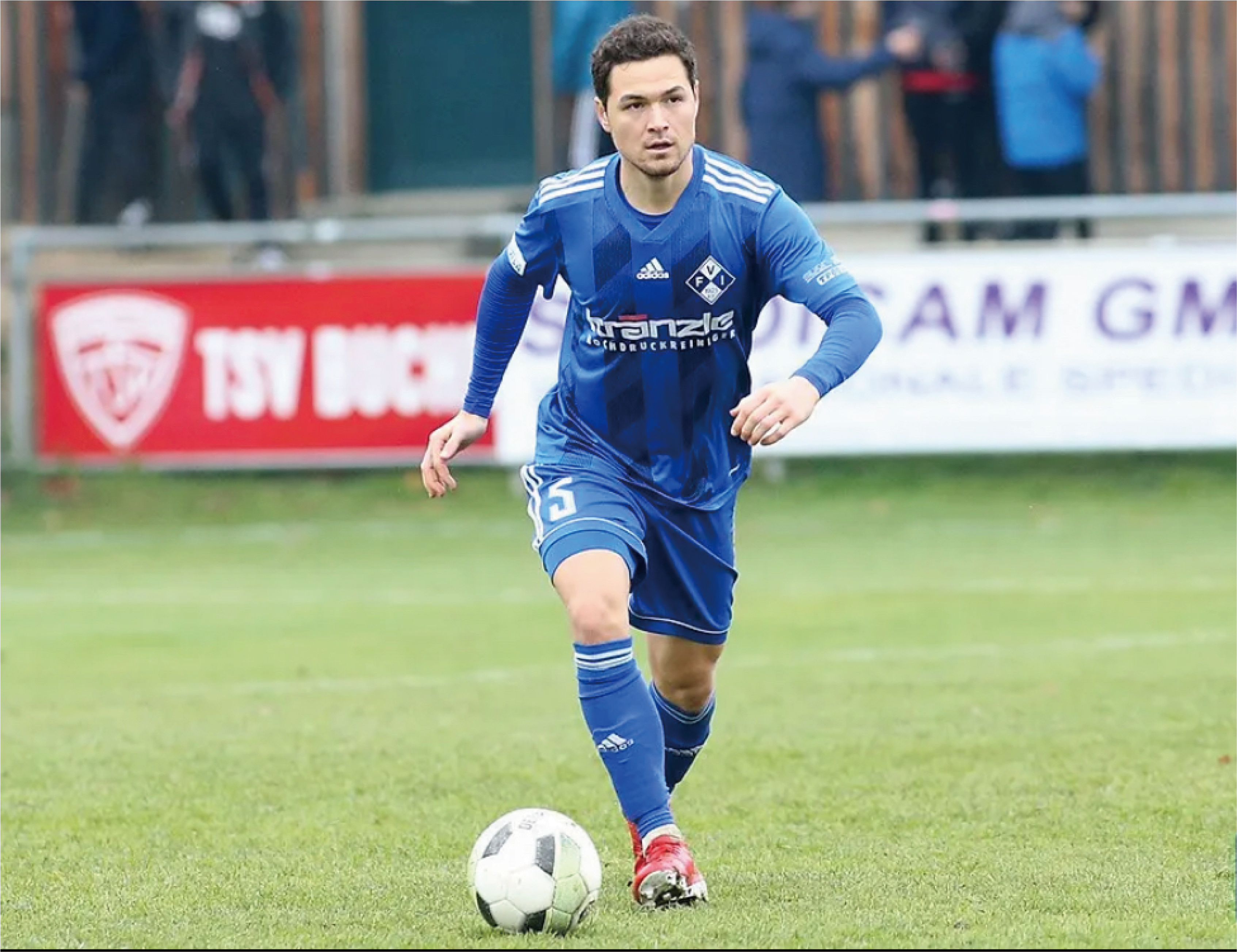 J1アルビレックス新潟からドイツへ移籍し、プレーする酒井高聖