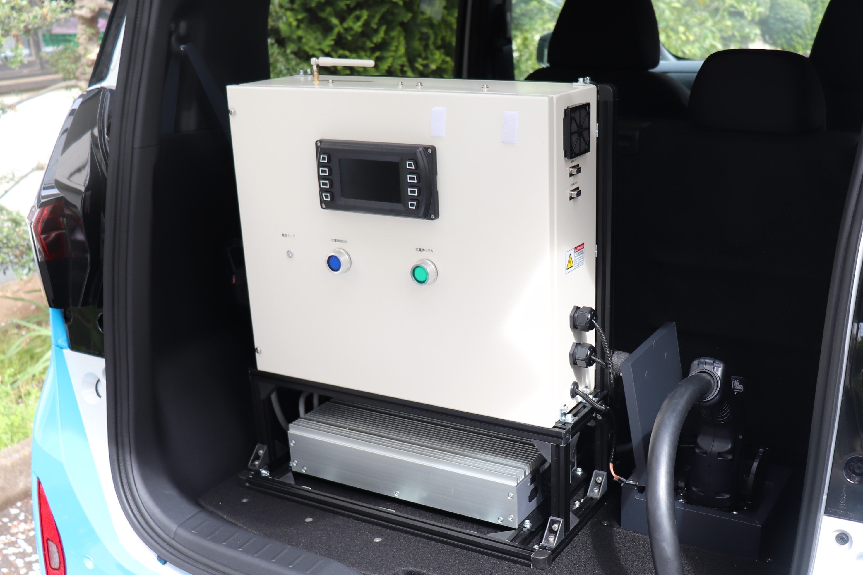 【通信装置・整流器（車両背面）】