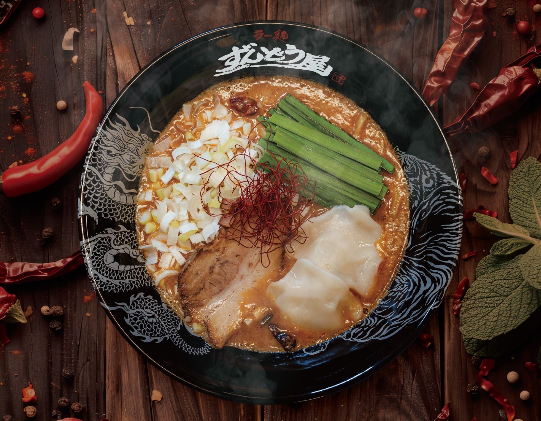 関西発の「ラー麺ずんどう屋」×「すするか、すすらんか。」初の