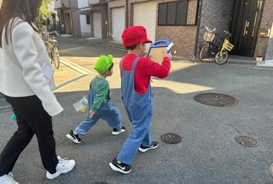 ARクイズを体験する子どもたち