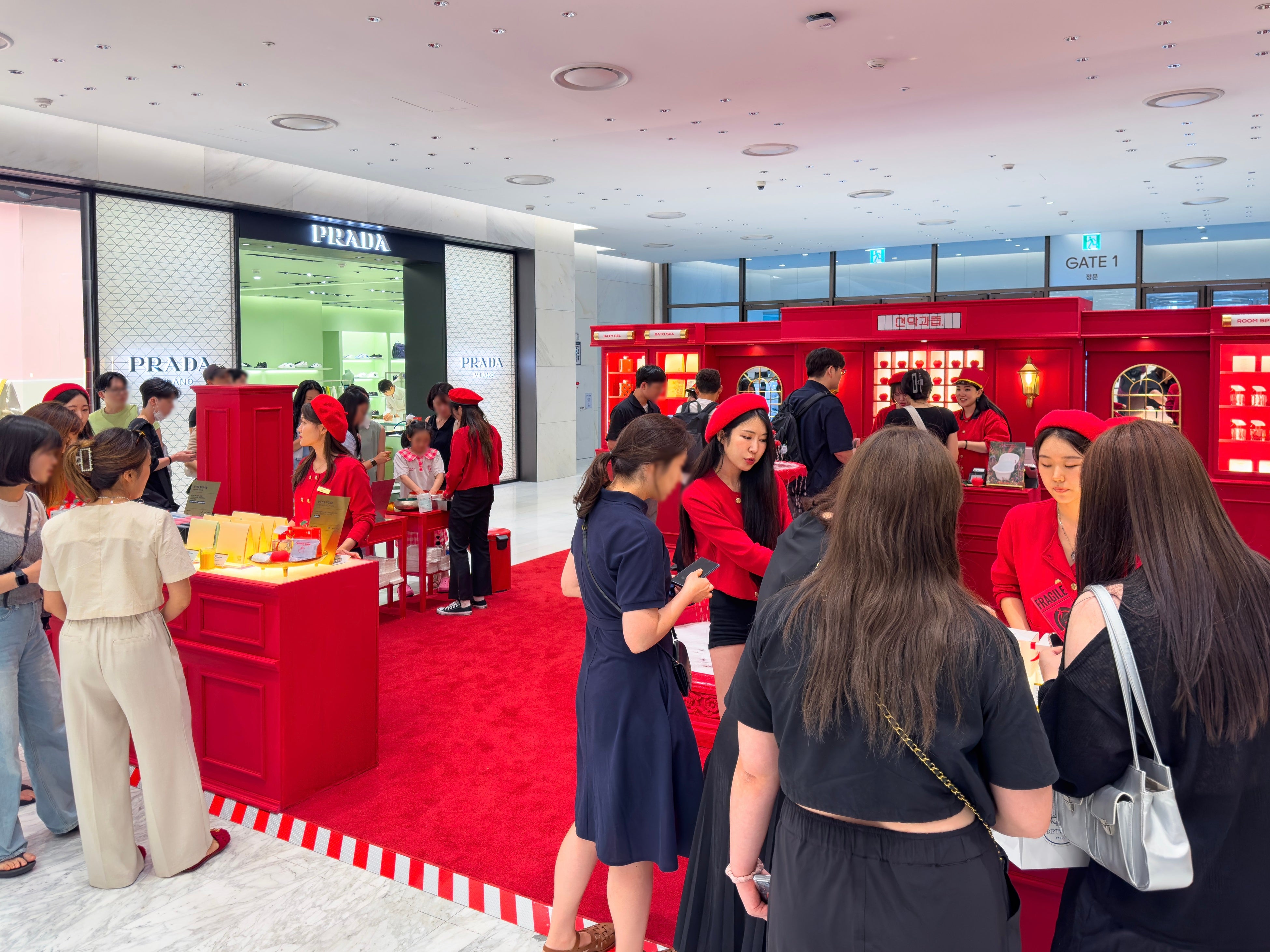 ザ・現代 ソウル正門で行われた善悪果汁アンコールポップアップストア