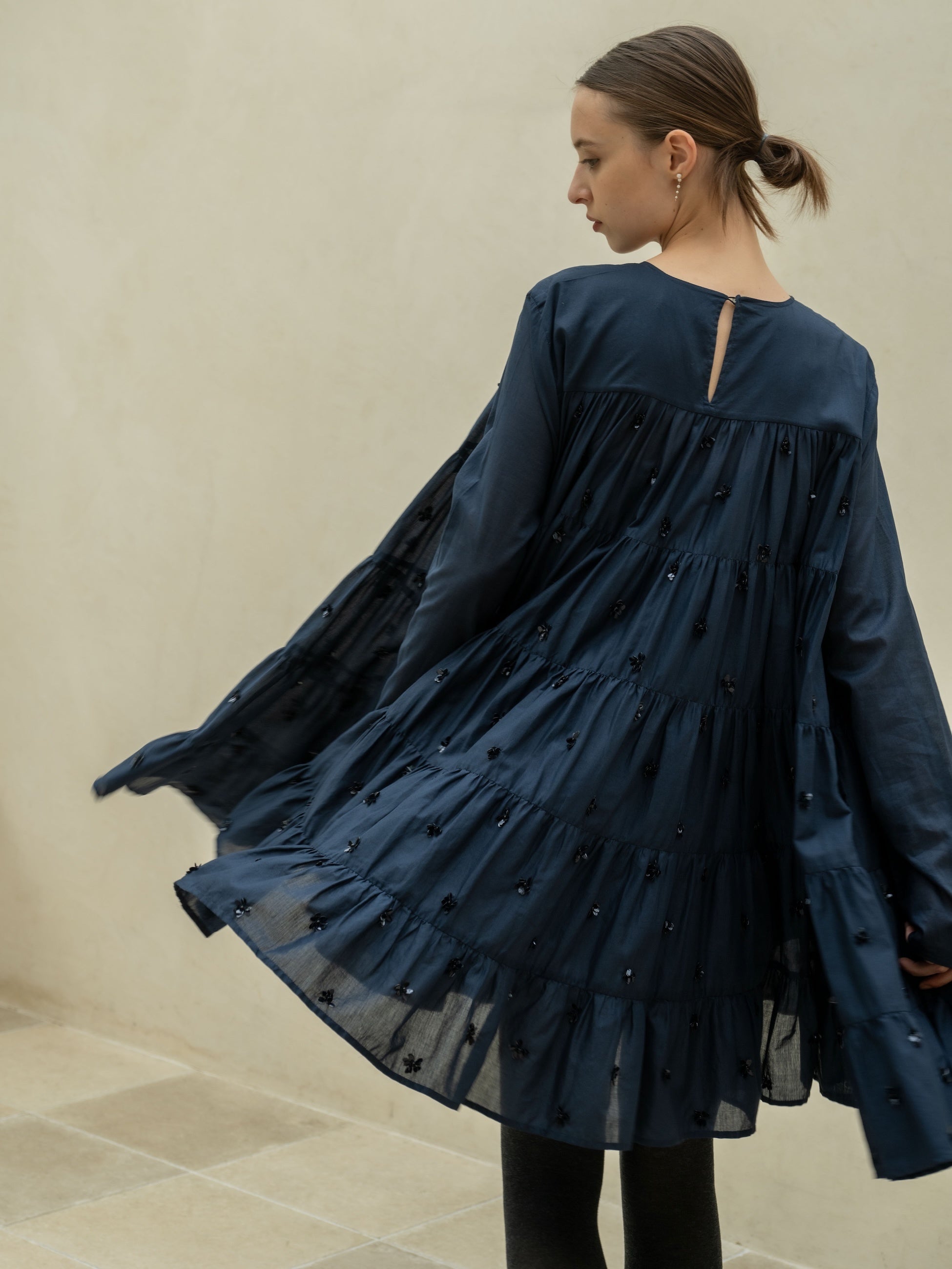 【Merlette】ブランド設立10周年を記念したスペシャルコレクション。フローラルモチーフのスパンコールとビーズが彩る2つのスタイルが登場。