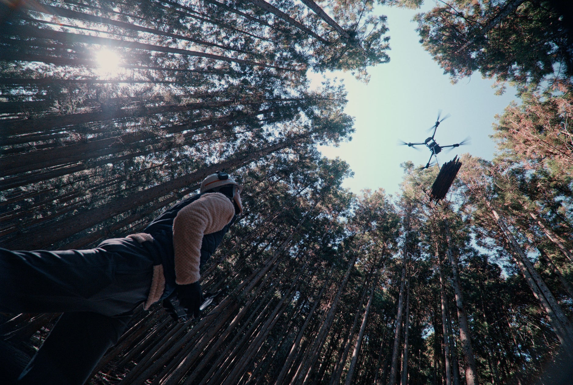 山間部でのドローン運搬作業を実施し、2日間で4.8tの廃材を運搬しました。 | 株式会社やまびこドローンのプレスリリース