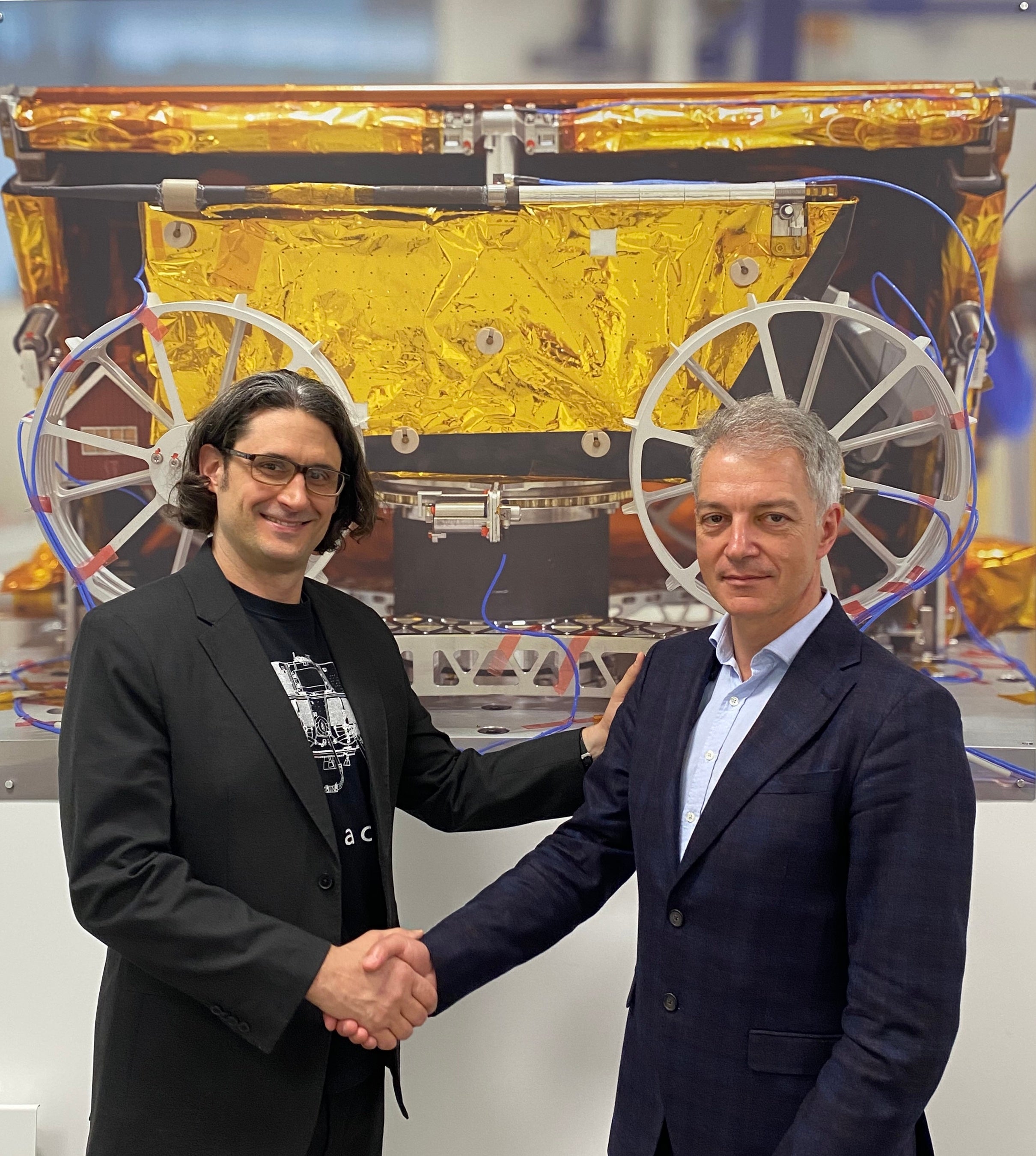 ispace-Europe CEO Julien Lamamy (左)とCDS Founder and CEO Ovidiu Ratiu (右)