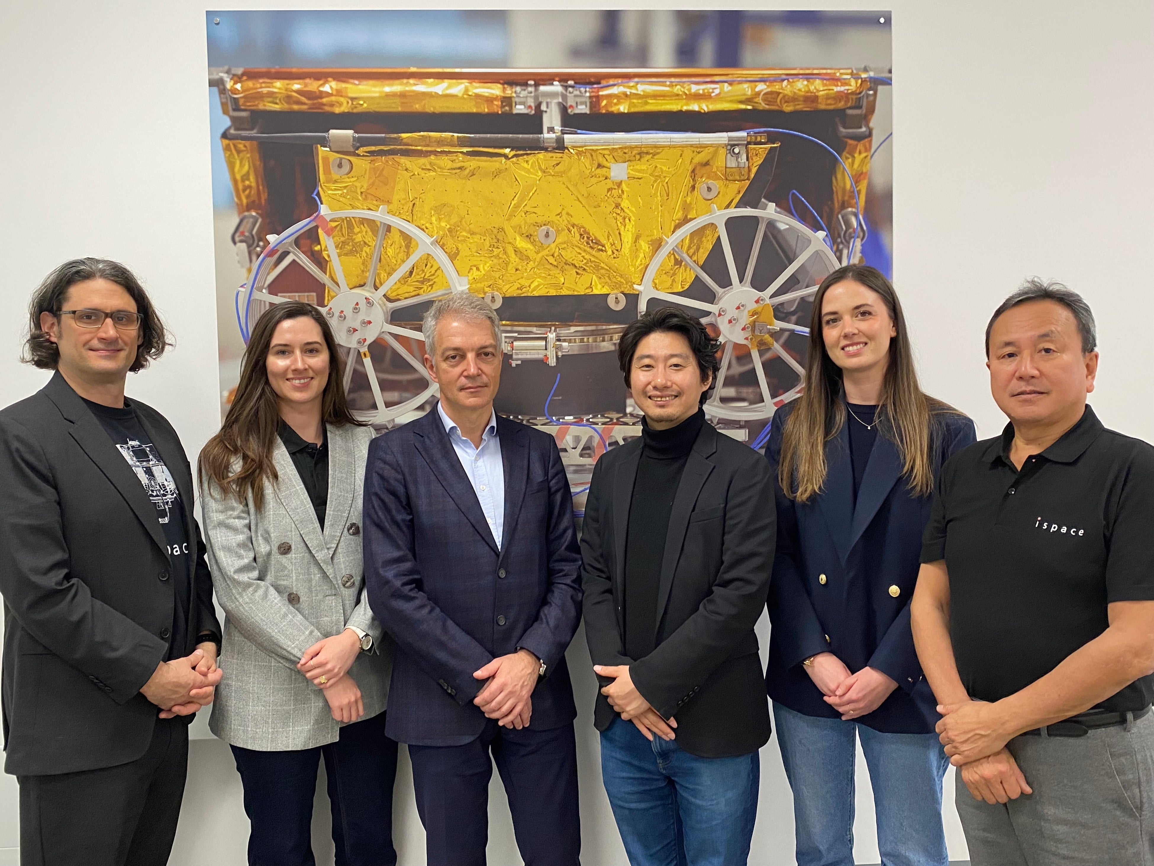 左からispace-Europe CEO Julien Lamamy, Charlotte Nassey, CDS Founder and CEO Ovidiu Ratiu, ispace Founder & CEO 袴田武史, ispace-Europe