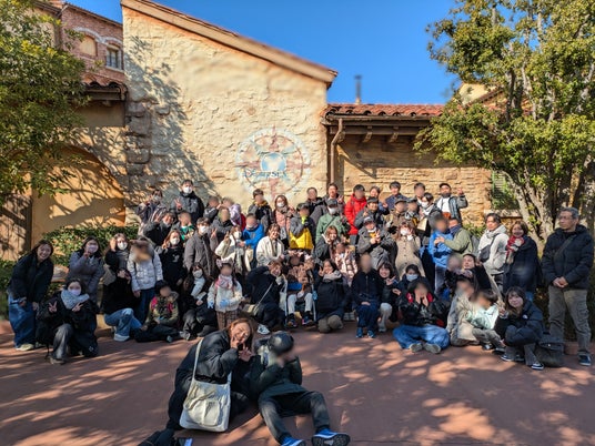 福祉型障害児入所施設「宮代学園」の皆様と外出行事に参加 総勢約60 名でテーマパーク訪問、楽しい時間を共有しながら生活自立を支援 福祉型障害児入所施設「宮代学園」の皆様と外出行事に参加 総勢約60 名でテーマパーク訪問、楽しい時間を共有しながら生活自立を支援