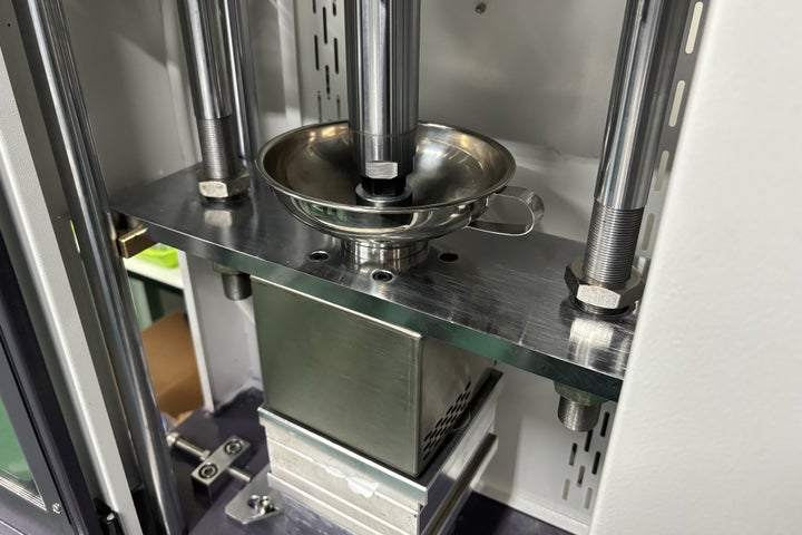 Moiron Injection Machine 射出成形機「Moiron」新たな可能性を拡大!3種類の金型入れ子の母型オプションを提供開始! | 株式会社システムクリエイトのプレスリリース