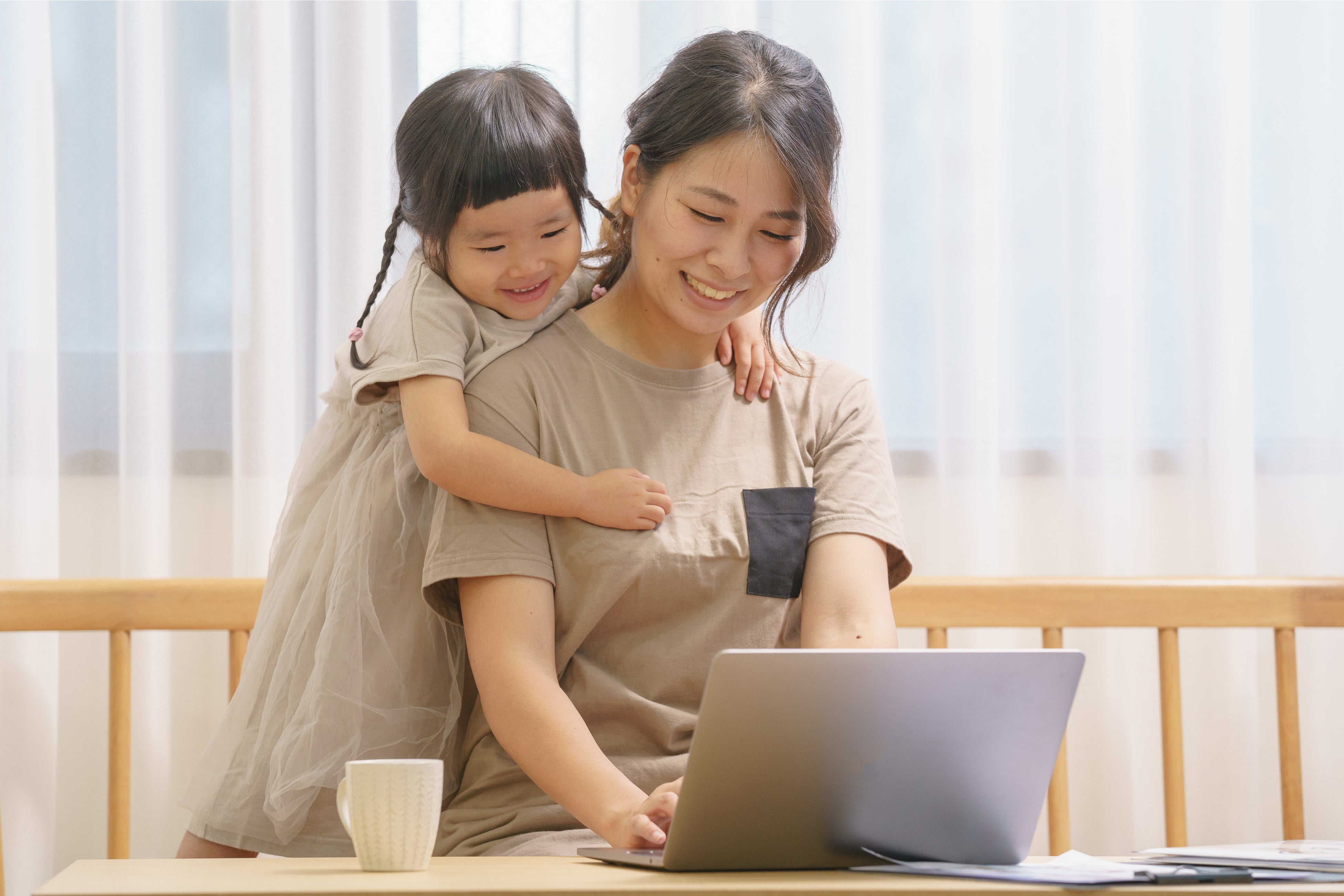 顔を見てコミュニケーションが可能！高齢のご家族の見守りに