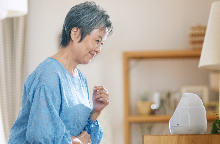 離れたご家族とも気軽に コミュニケーションをとれます