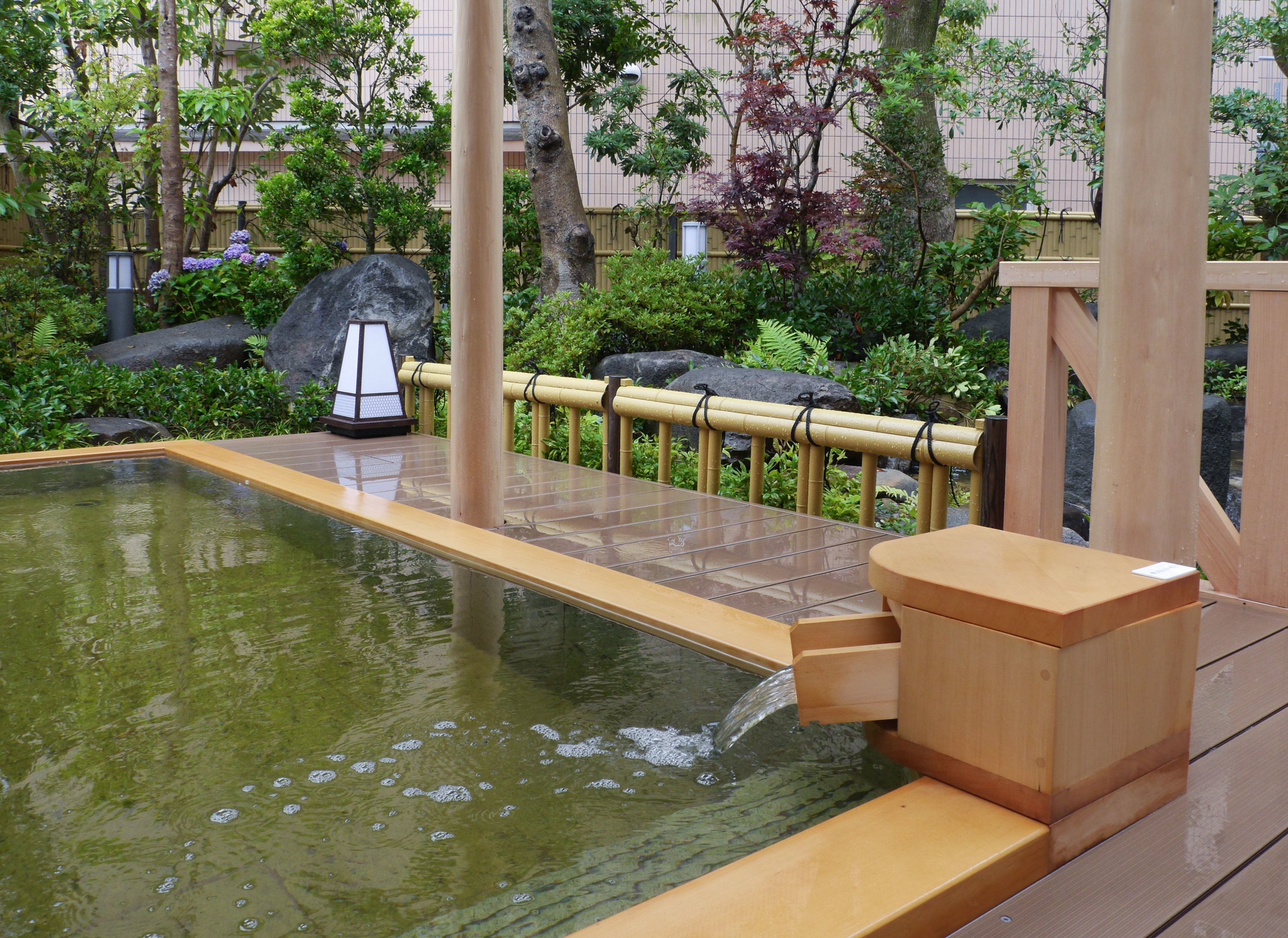 天然温泉露天風呂