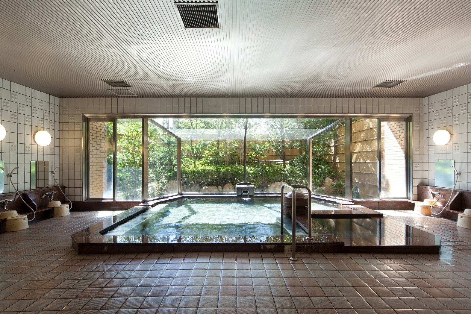 【琵琶湖】大浴場・ラジウム鉱石の湯