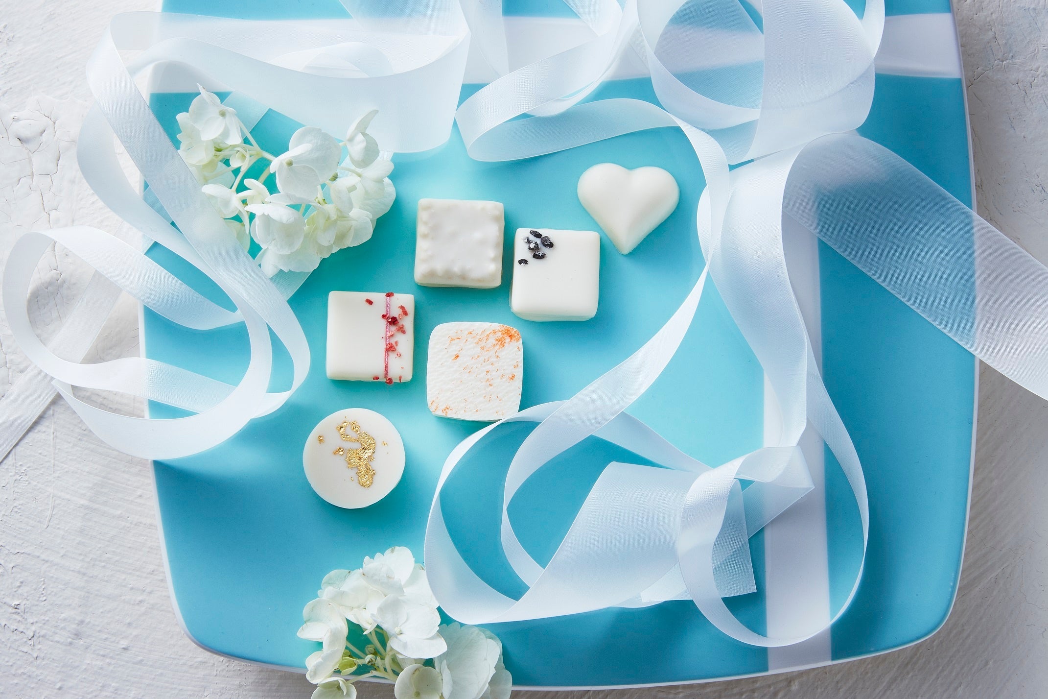 ハンドメイド♡ バレンタインリボン ホワイトチョコ ハンドメイド♡ バレンタインリボン ホワイトチョコ 限定