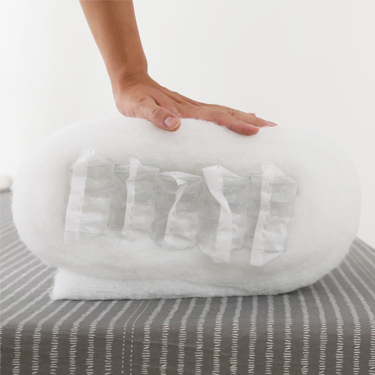 スプリング内蔵枕が新登場！どんな寝姿勢にも