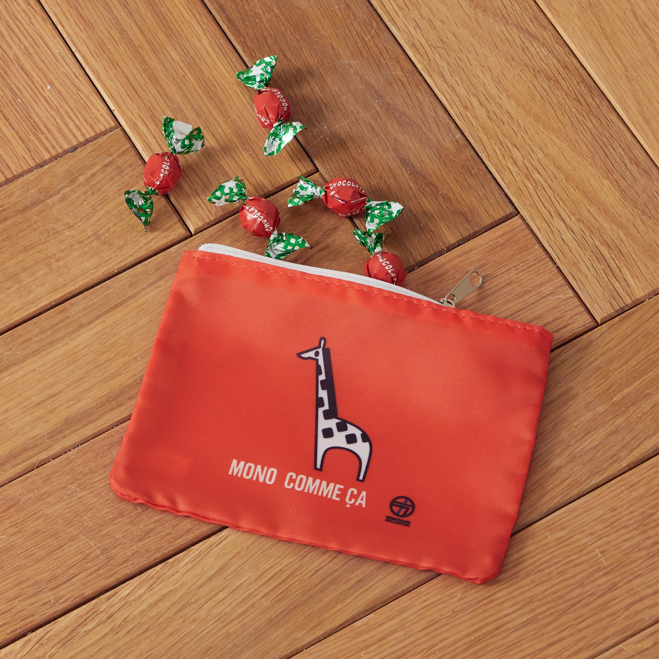 キリンのポーチ＆ストロベリーチョコのセット