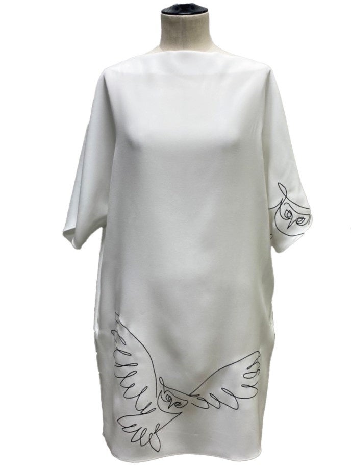 ［バジーレ28］チュニックプルオーバー　53,900円(税込)　カラー：ホワイト・ブラック