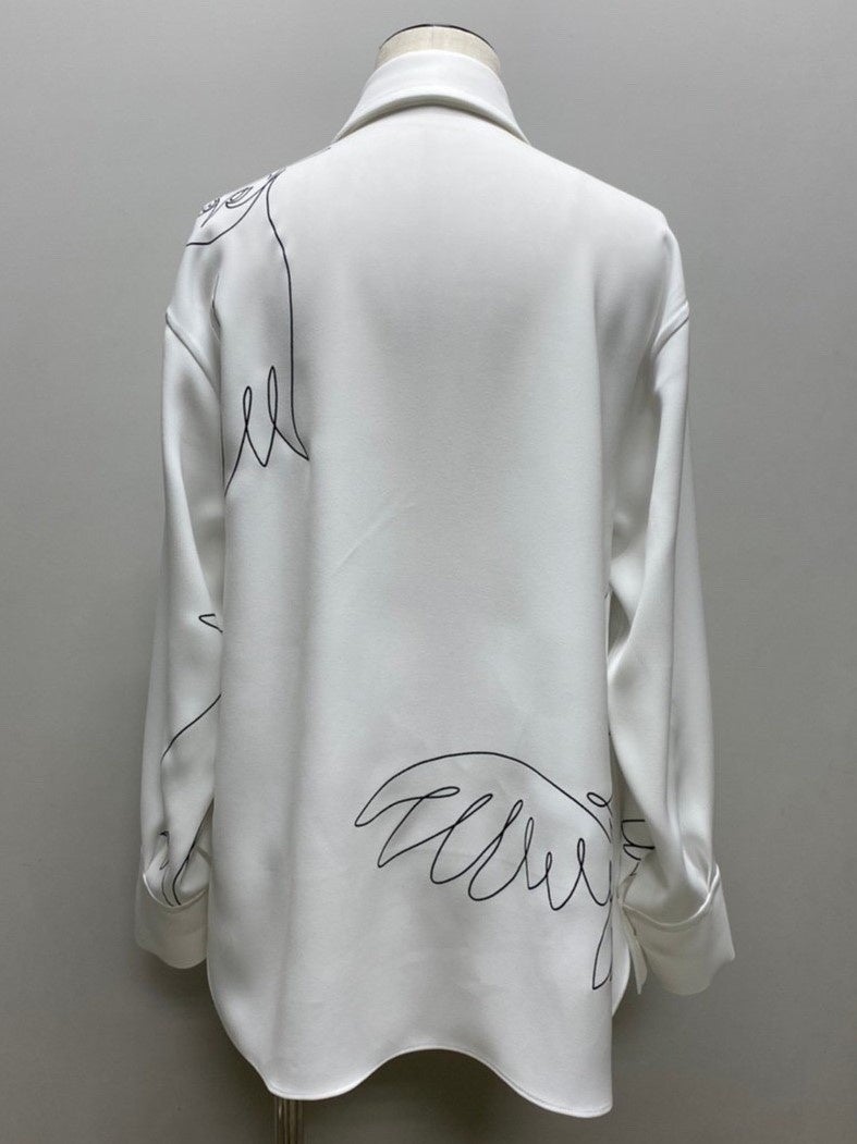 ［バジーレ28］シャツ 後ろ身頃　57,200円(税込)　カラー：ホワイト・ブラック