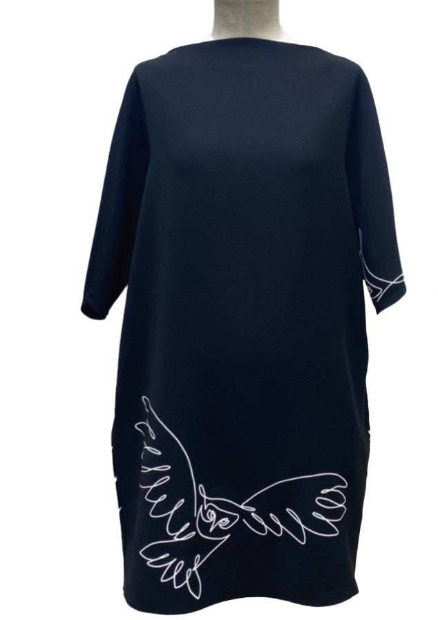 ［バジーレ28］チュニックプルオーバー　53,900円(税込)　カラー：ホワイト・ブラック