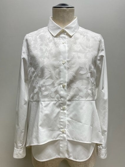 ブラウス　31,900円(税込)　カラー：ホワイト・ブラック