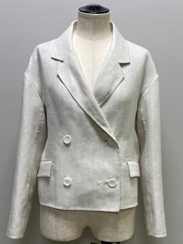 ショートジャケット　89,100円　カラー：生成り、サックス