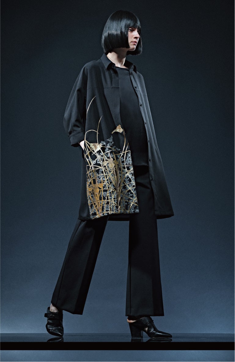 ［バジーレ28］ロングシャツ　69,300円(税込)