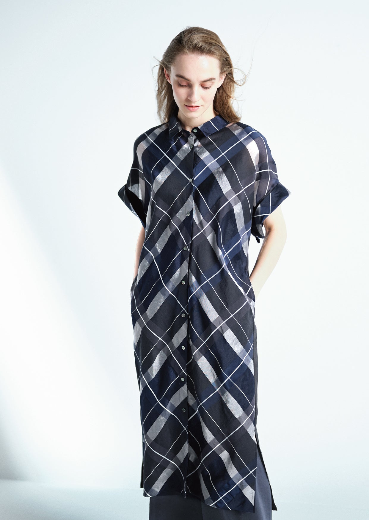 シャツドレス　49,500円(税込)