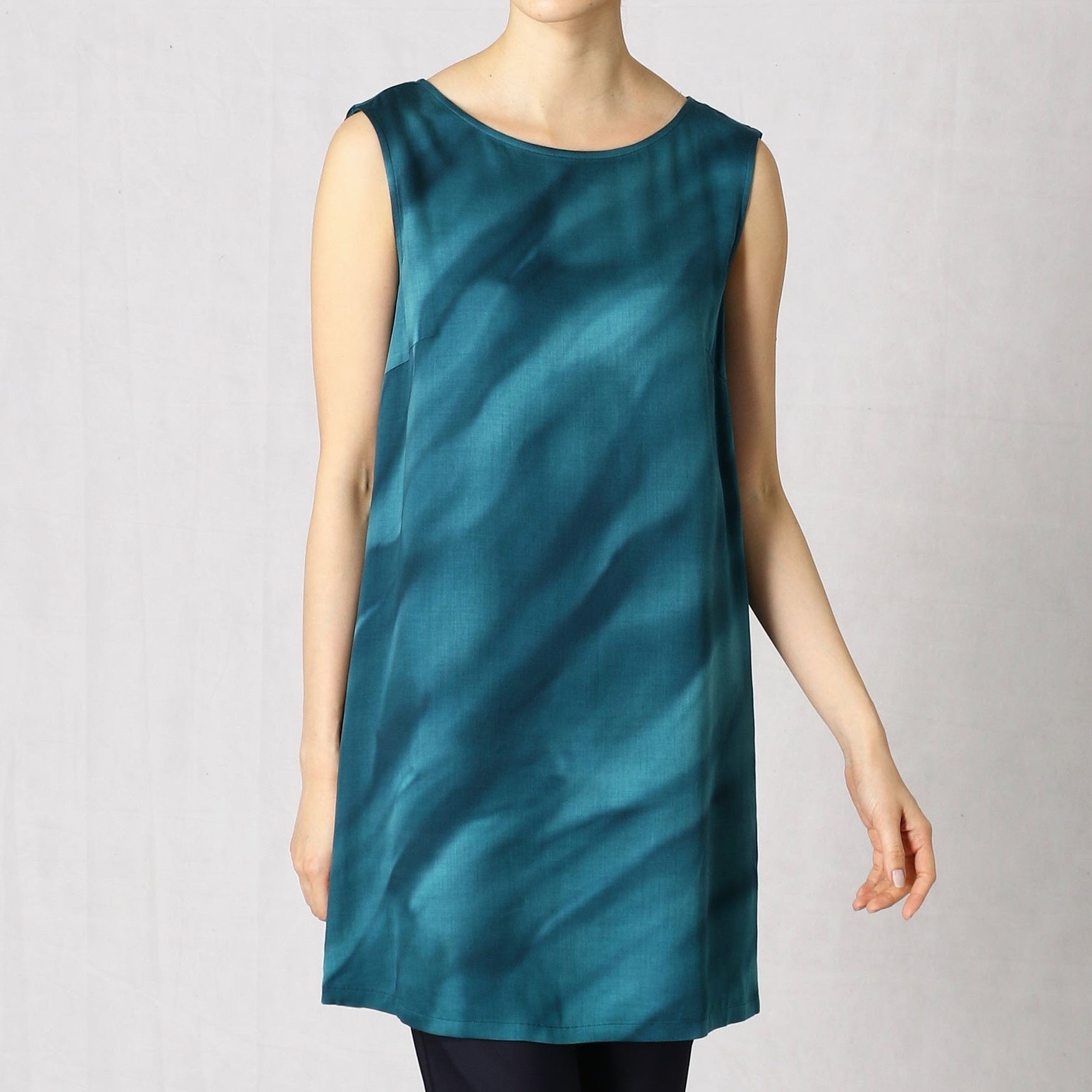 カラー：エメラルドグリーン