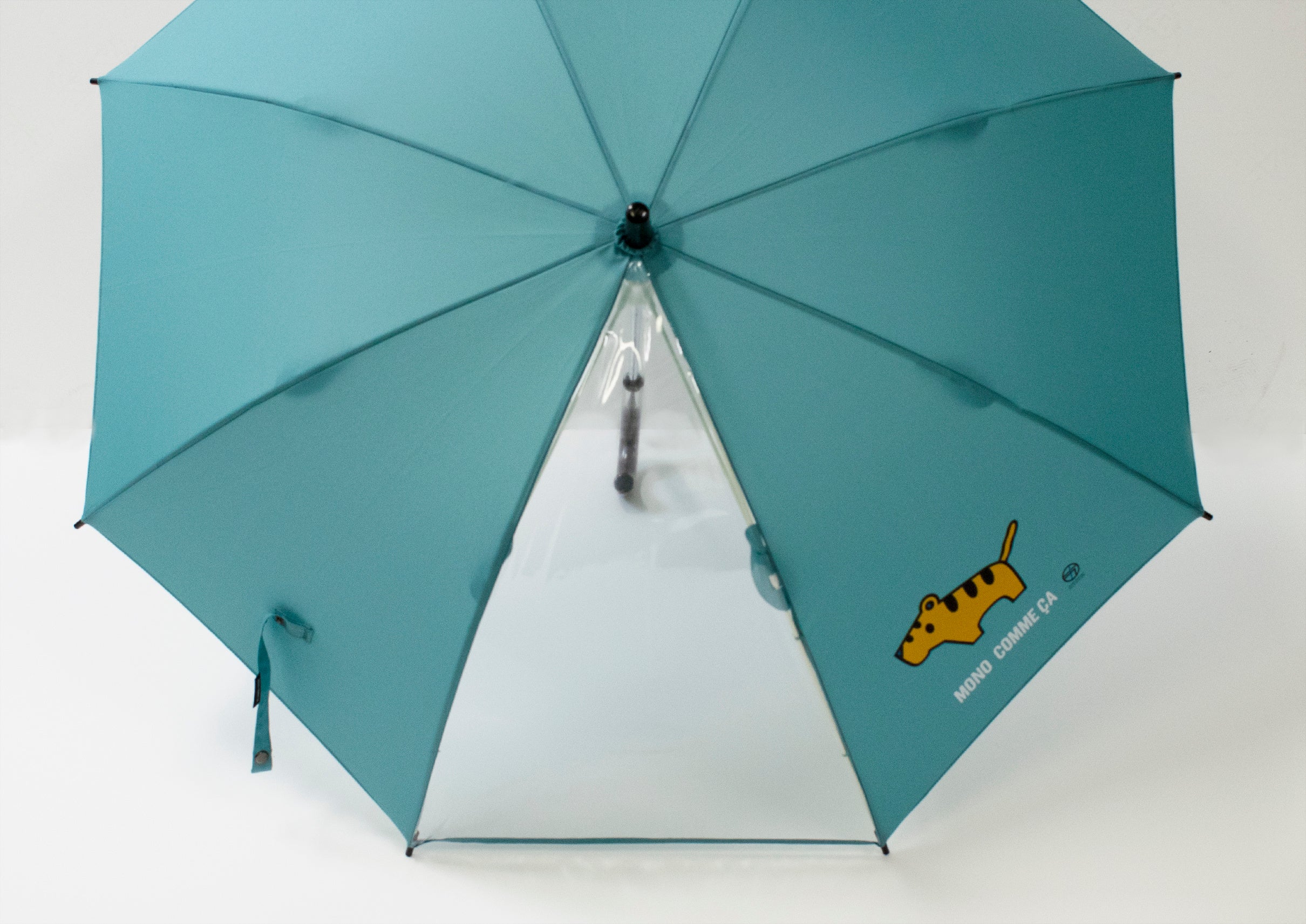 ビニールの窓付きで歩行時も安心