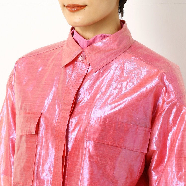 光の反射による神秘的な発色