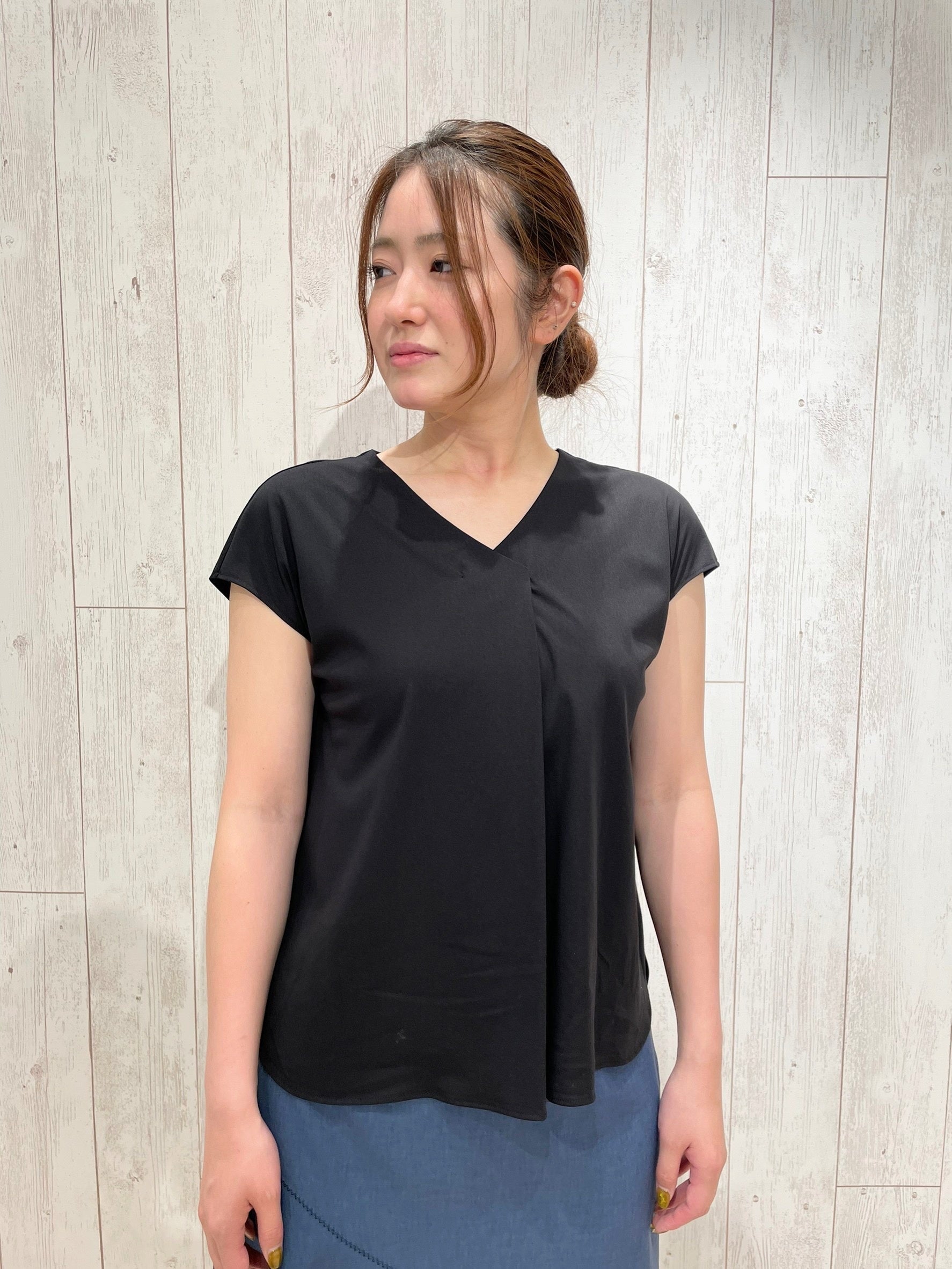 プルオーバー　13,200円(税込)　カラー：エクリュ、ベリーピンク、ブルー、ブラック