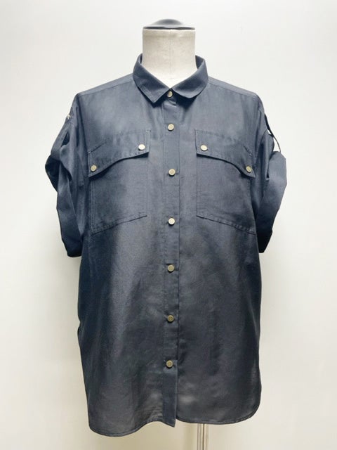 シャツ 35,200円(税込) カラー:ブラック