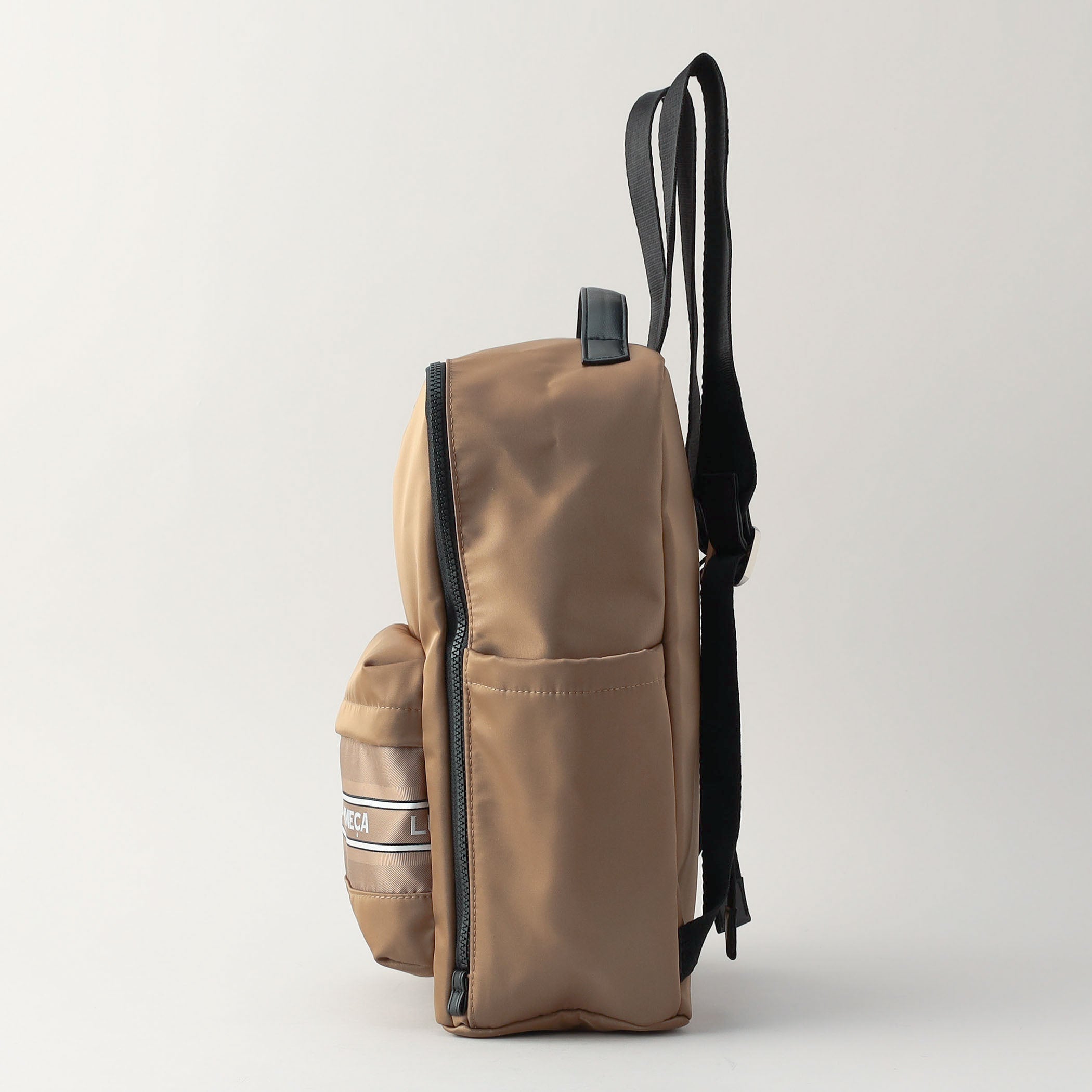 500㎖のペットボトルが入るポケット