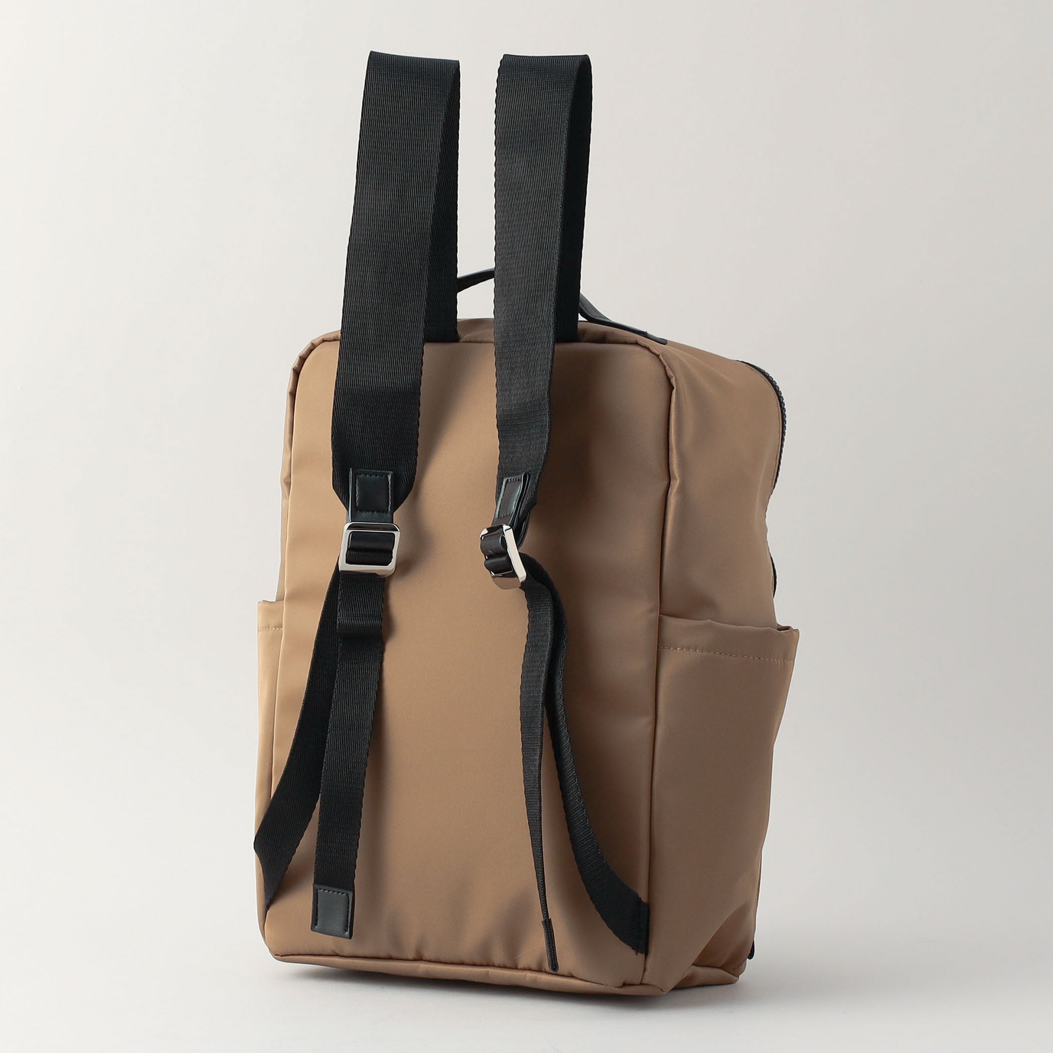 背中へのあたりがソフトな背面