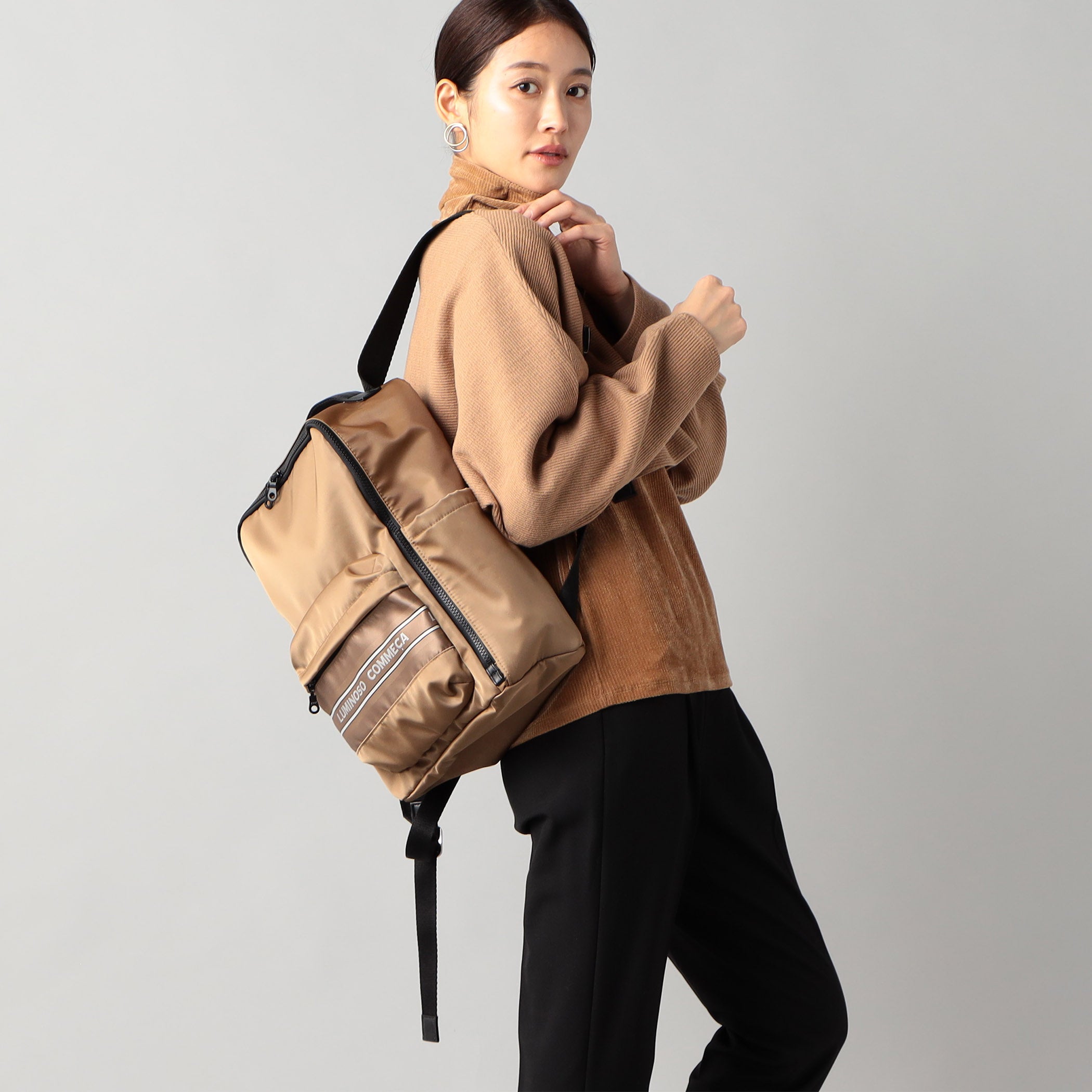 リュック　33,000円(税込)　カラー：キャメル、ブラック　サイズ：36㎝×26㎝×14㎝