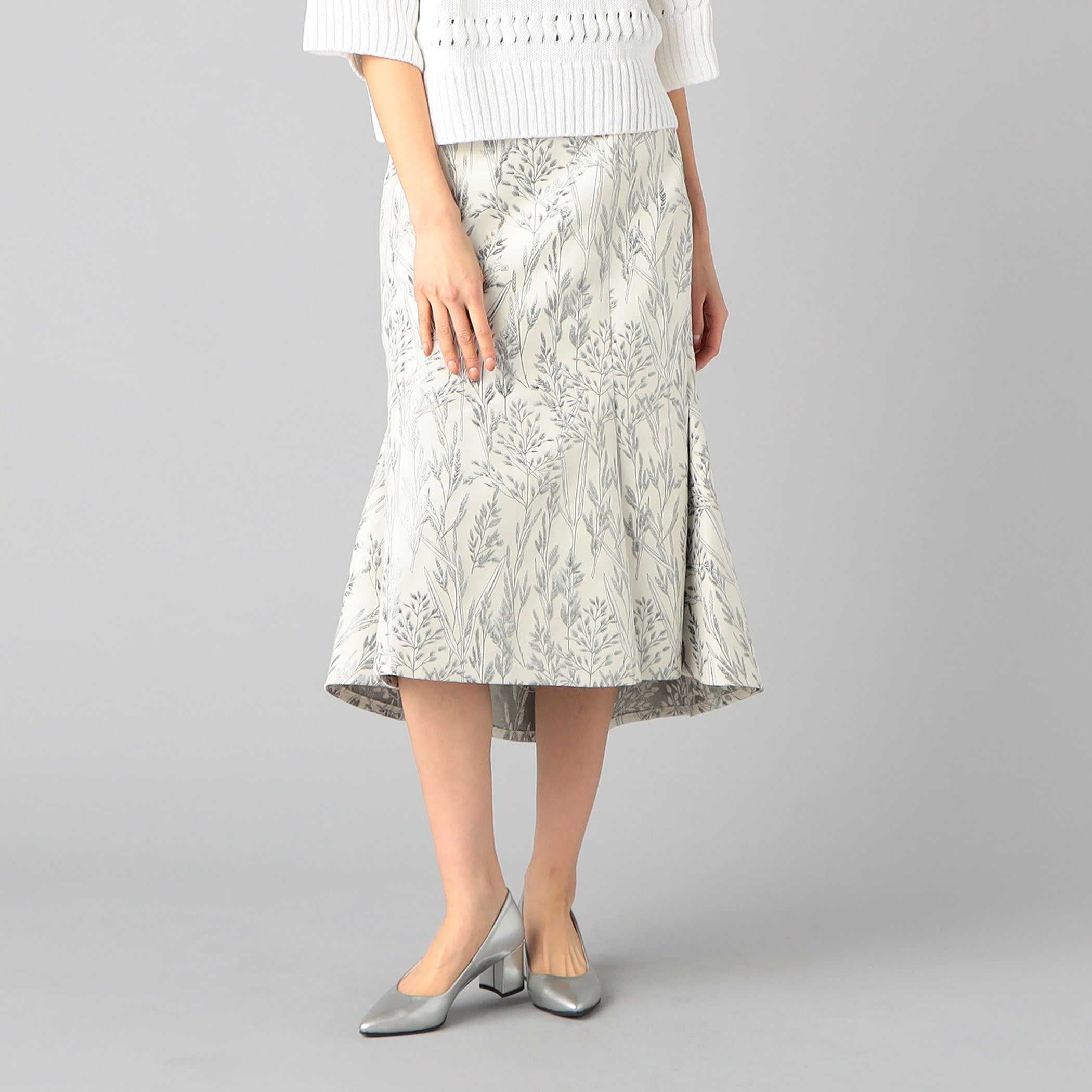 マーメイドスカート　35,200円(税込)　カラー：オフ×シルバー