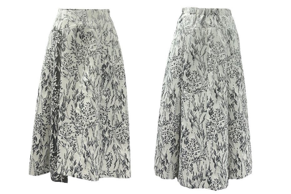 ［左］前　［右］後ろ　アシンメトリータックスカート　39,600円(税込)　カラー：オフ×シルバー