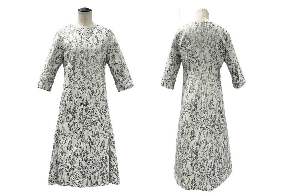 ［左］前　［右］後ろ　ドレス　48,400円(税込)　カラー：オフ×シルバー