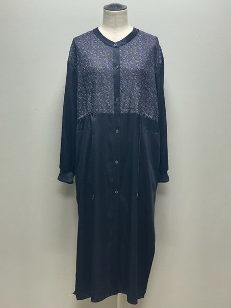 シャツドレス　69,300円(税込)