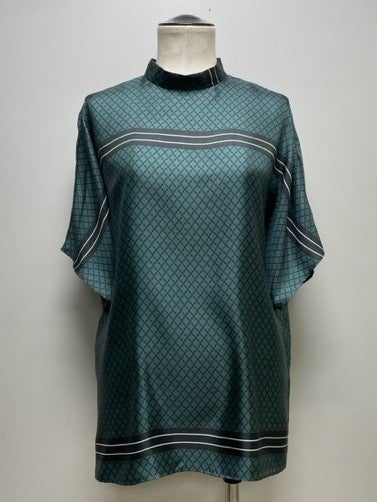 ブラウス 49,500円(税込)