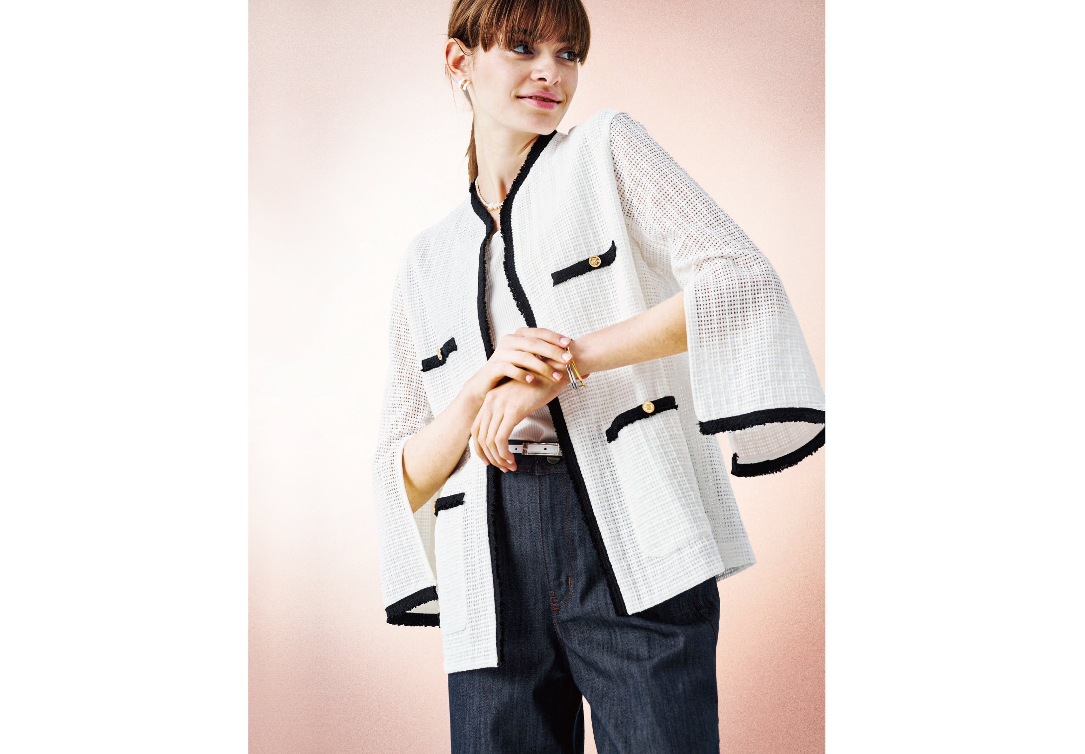 ジャケット　34,100円(税込)　カラー：ホワイト×ブラック、ブラック