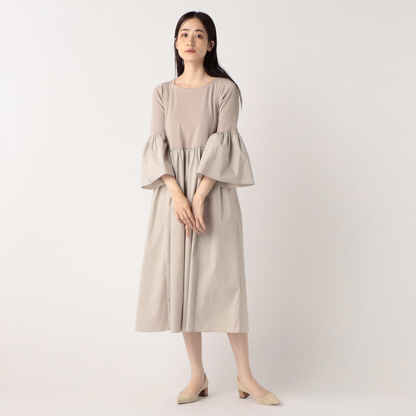 ドッキングドレス 31,900円(税込) カラー:ベージュ、ブラック