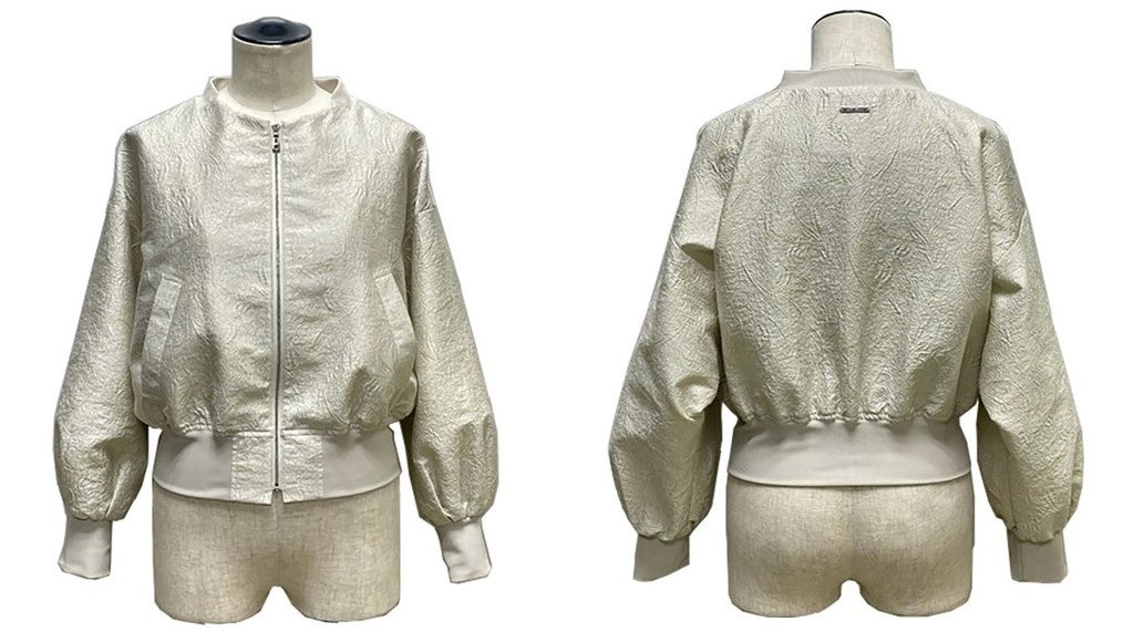 ブルゾン　69,300円(税込)　カラー：ベージュ