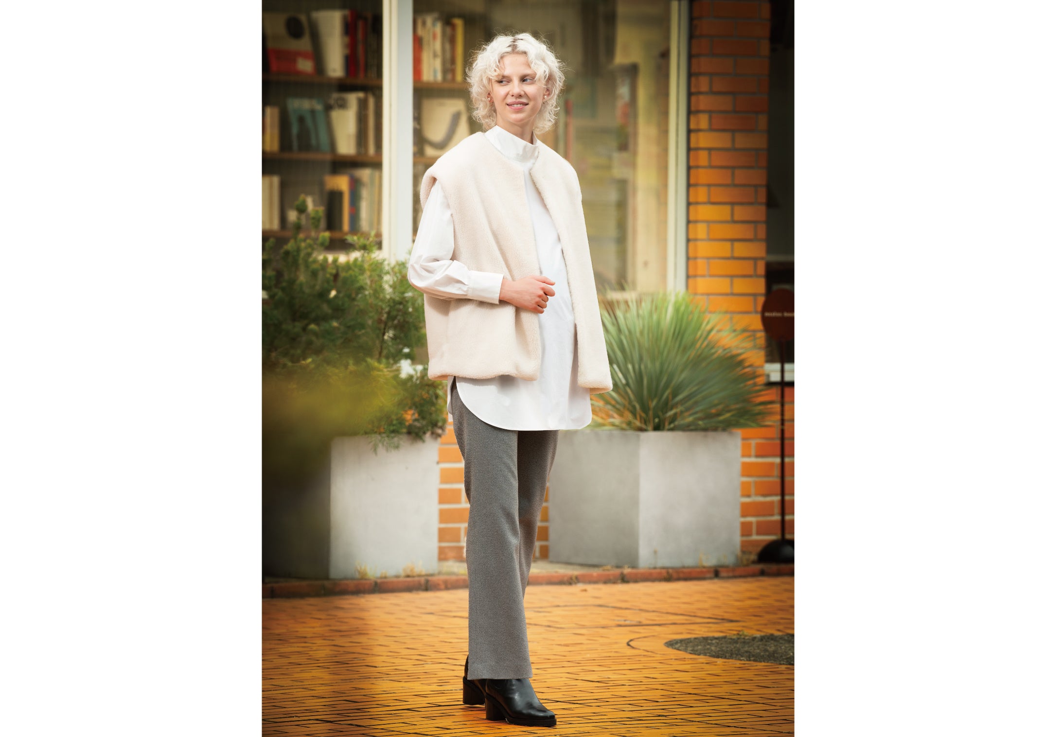 ブルゾン　25,300円(税込)　カラー：アイボリー、チャコール、ブラウン