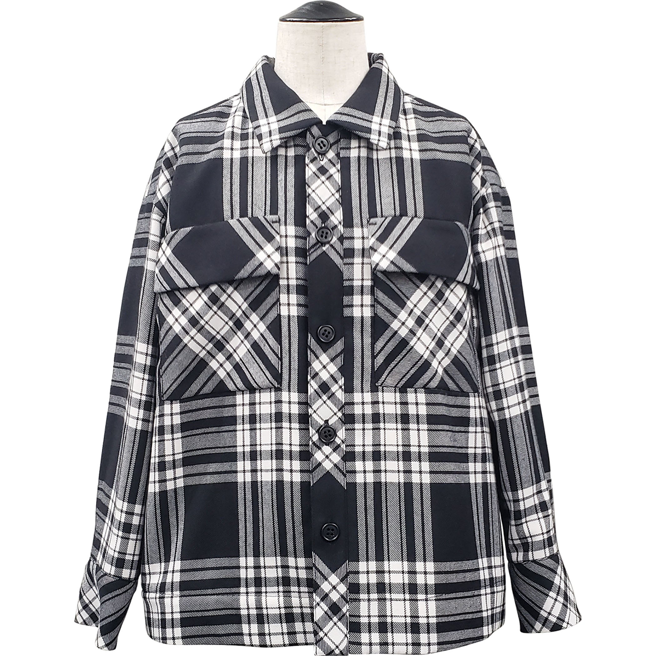 ジャケット　(120～130㎝)35,200円、(140～150㎝)37,400円　※全て税込　カラー：ブラック