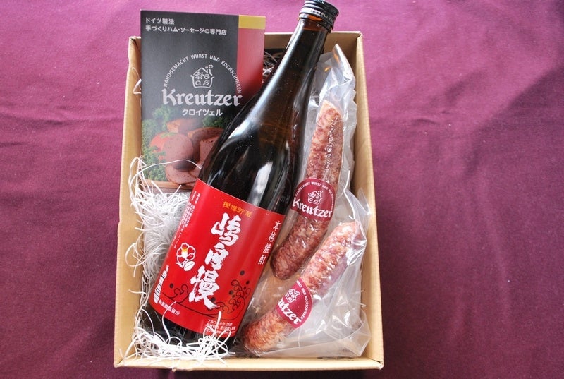 島焼酎”嶋自慢”と焼酎麹発酵サラミのセット（ギフトボックス入り）も好評発売中