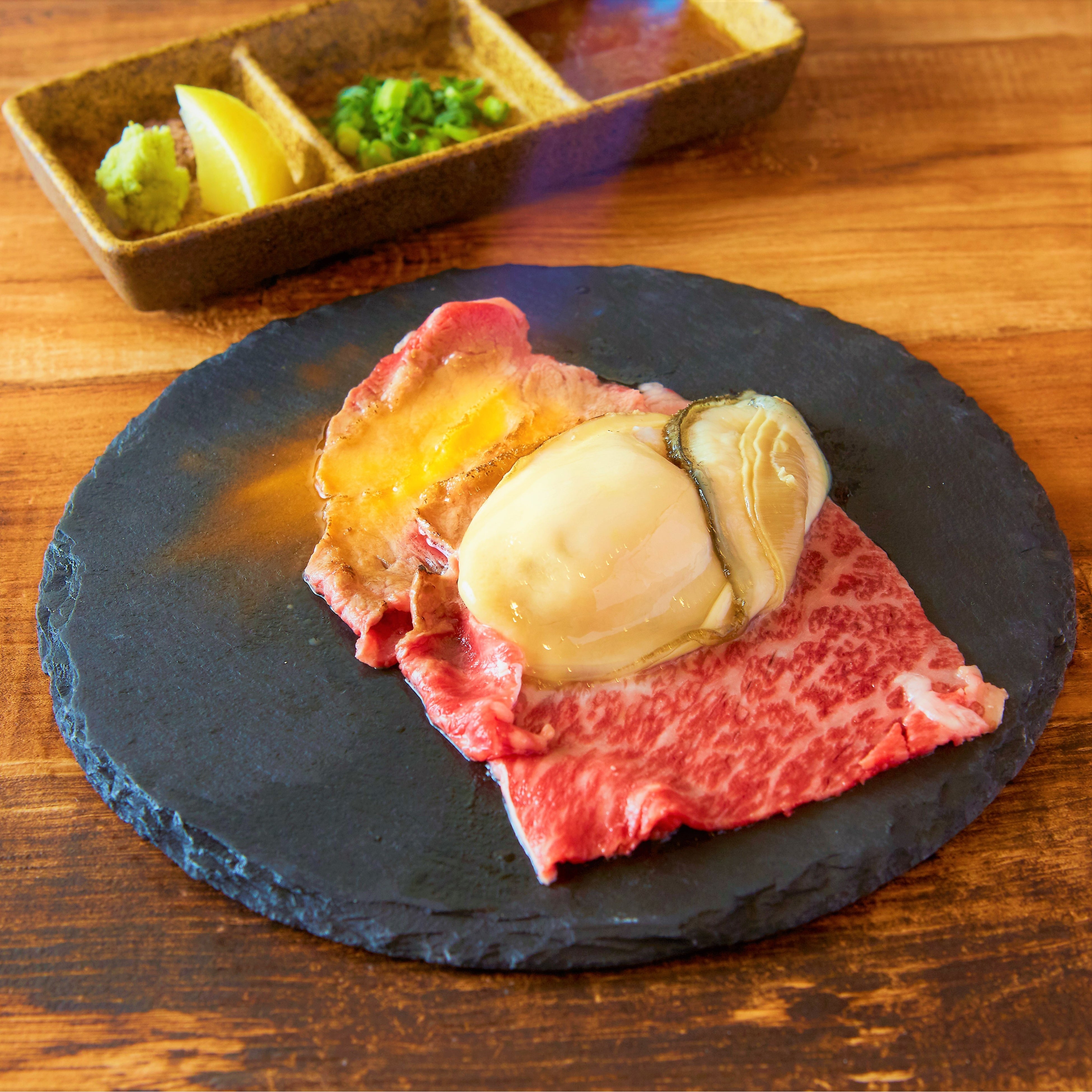 牡蠣の肉巻き・・・700円(税込)