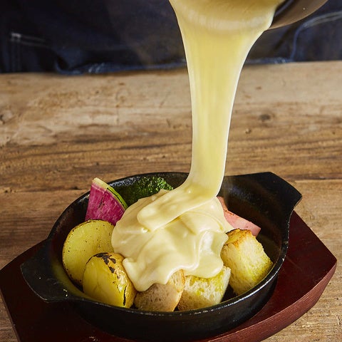 ベーコンと温野菜のベーコンラクレットチーズ 1,580円（税込）