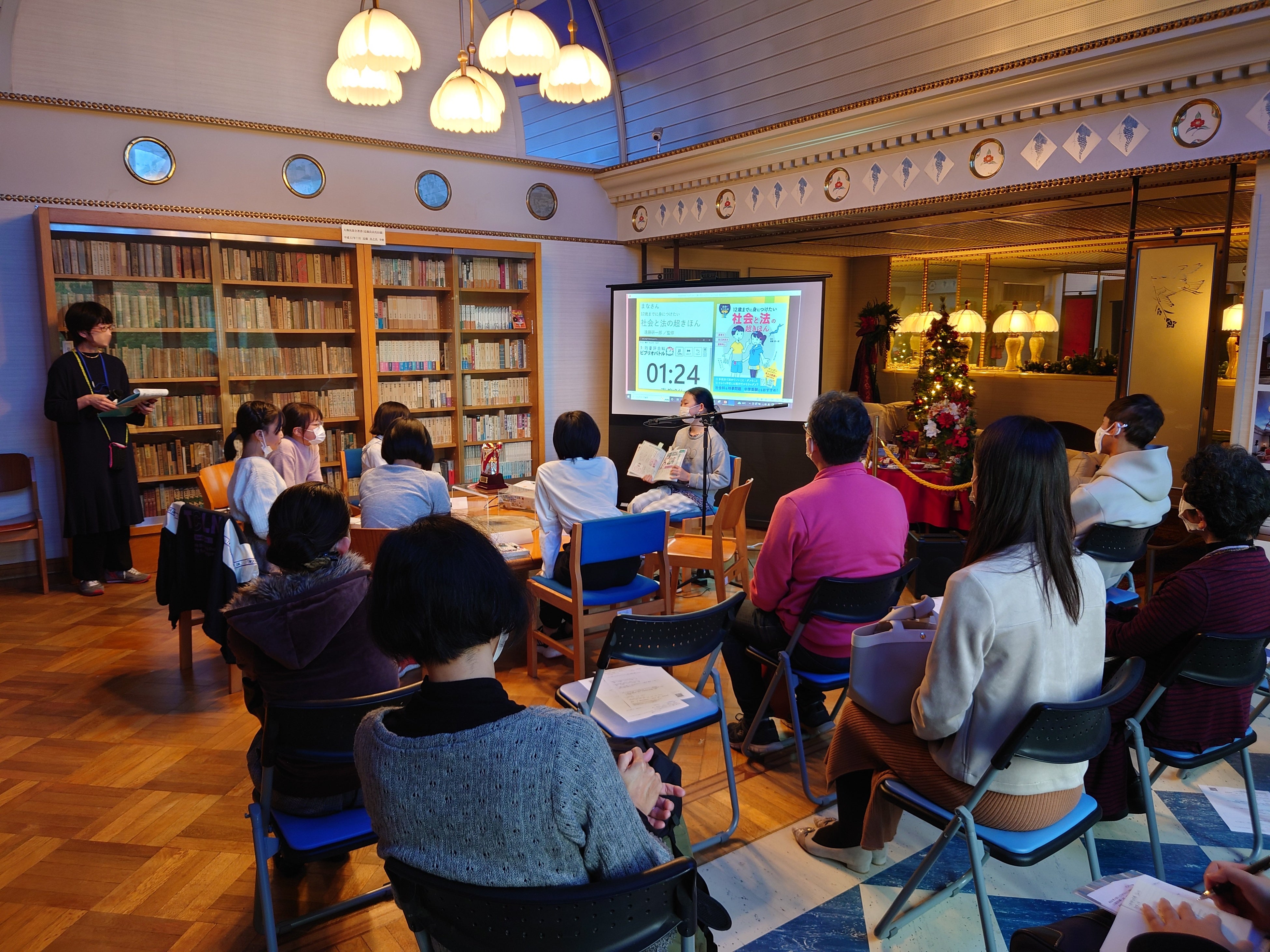 昨年度の第10回ミニ・ビブリオバトルの様子