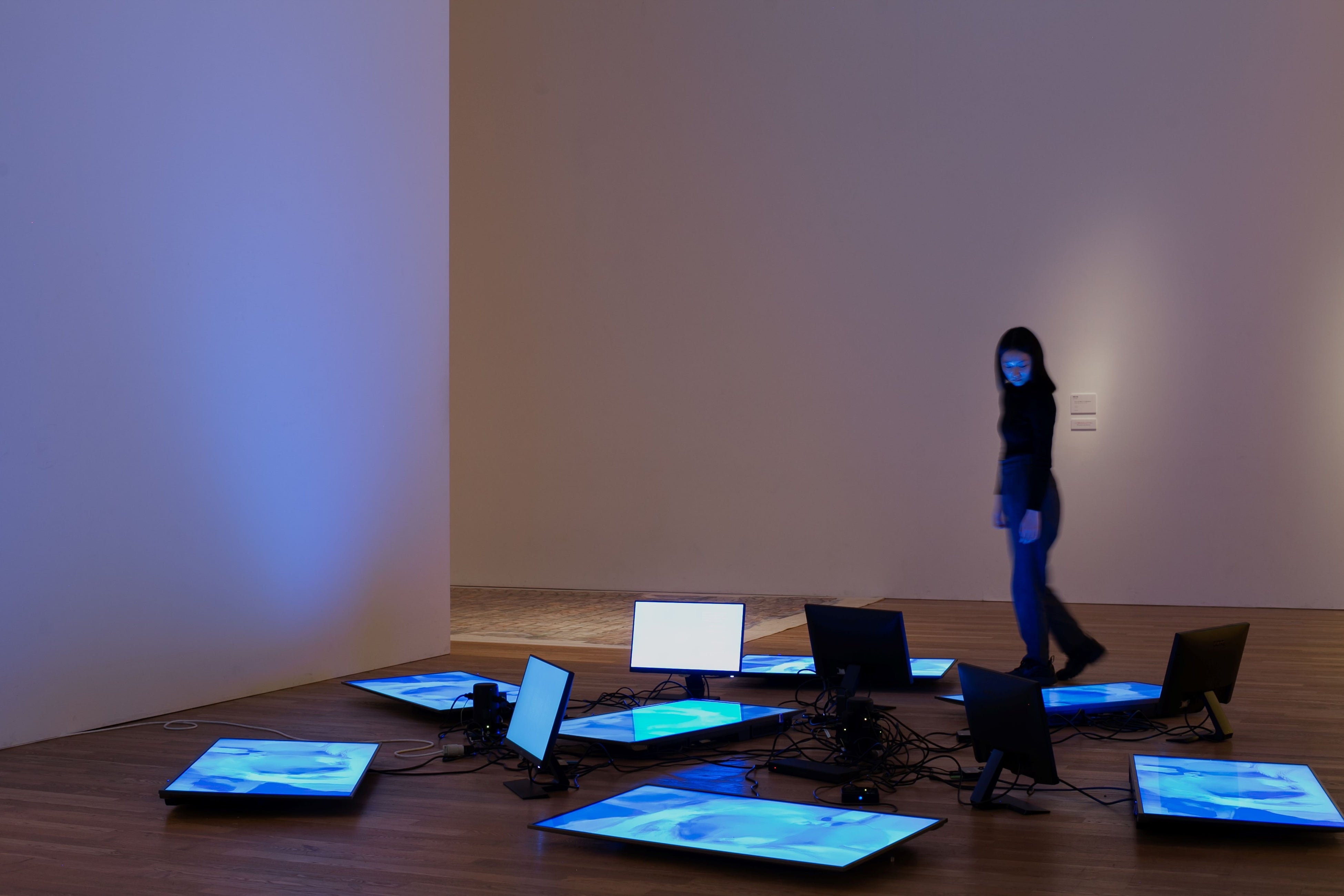 布施琳太郎《僕のいない教室に射した言葉の水面をすべる船》2021年　撮影：長谷川銀