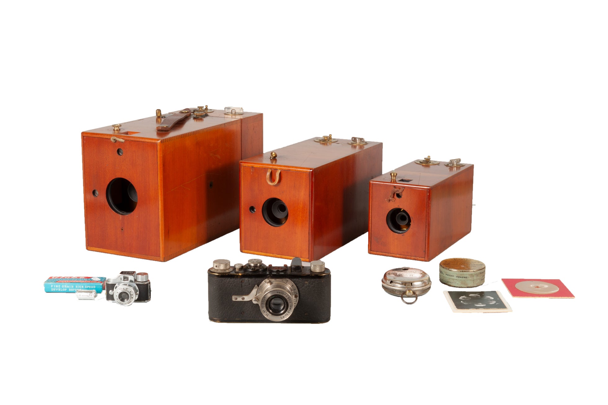 【横浜市民ギャラリーあざみ野】貴重な横浜市所蔵カメラ・写真コレクションを4回の会期で展示する、「Gallery in the Lobby」を今年も開催